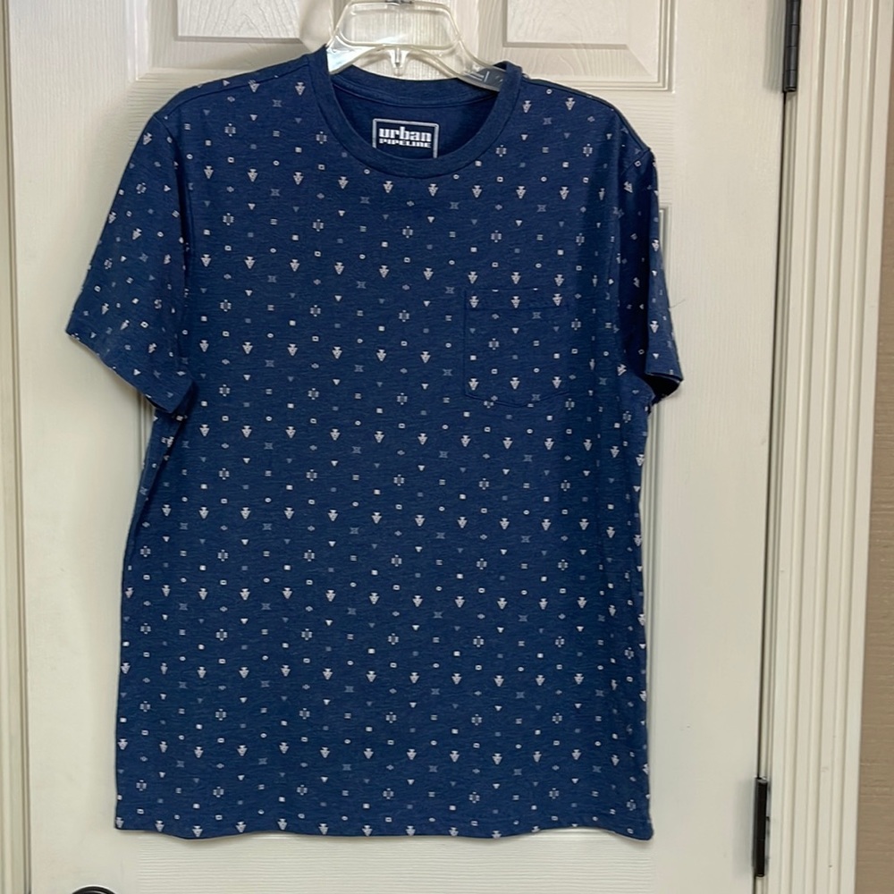 Urban Pipeline short sleeves tee. Mens size large.